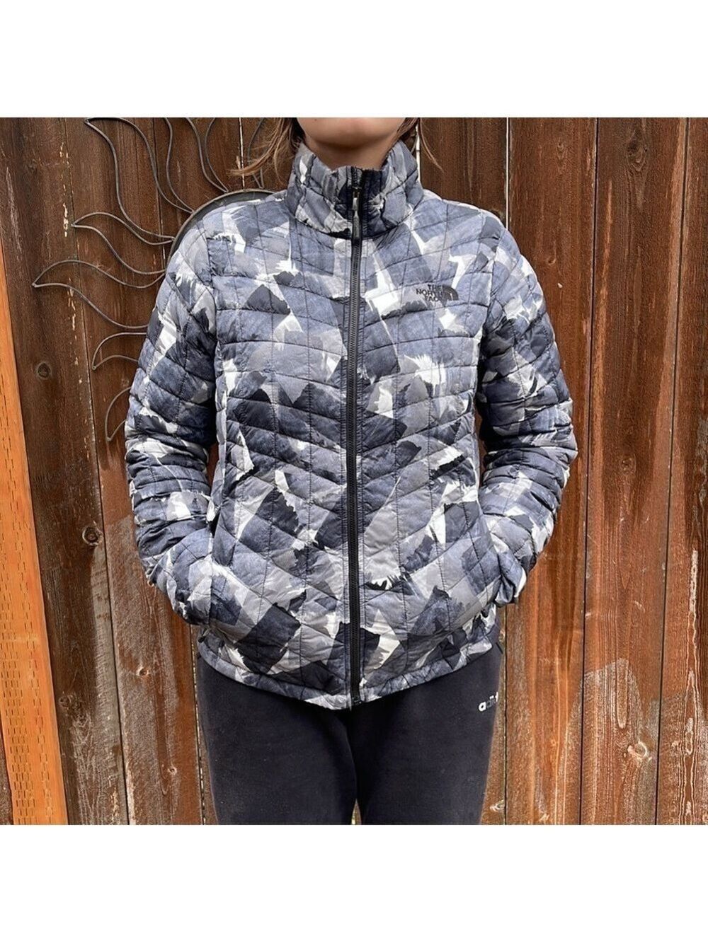NORTH face jacket - Picture 2 of 8